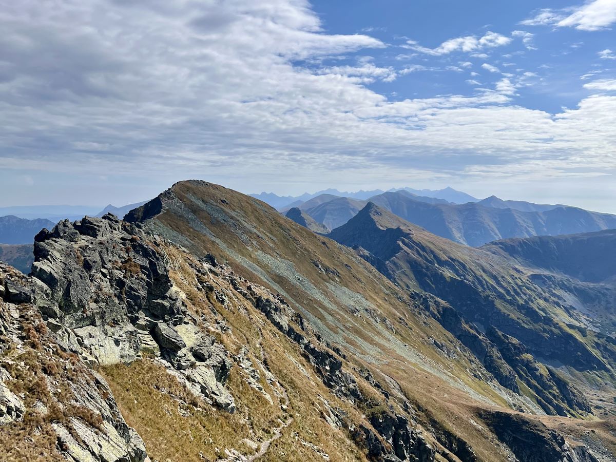 Tri Kopy, Plačliv&eacute; a Ostr&yacute; Roh&aacute;č