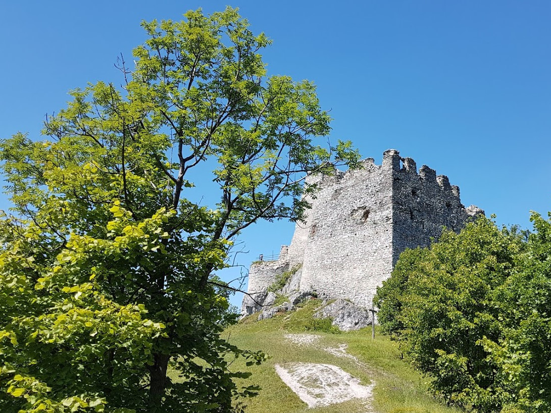 tematin_front Na Temat&iacute;n po cyklistickej trase