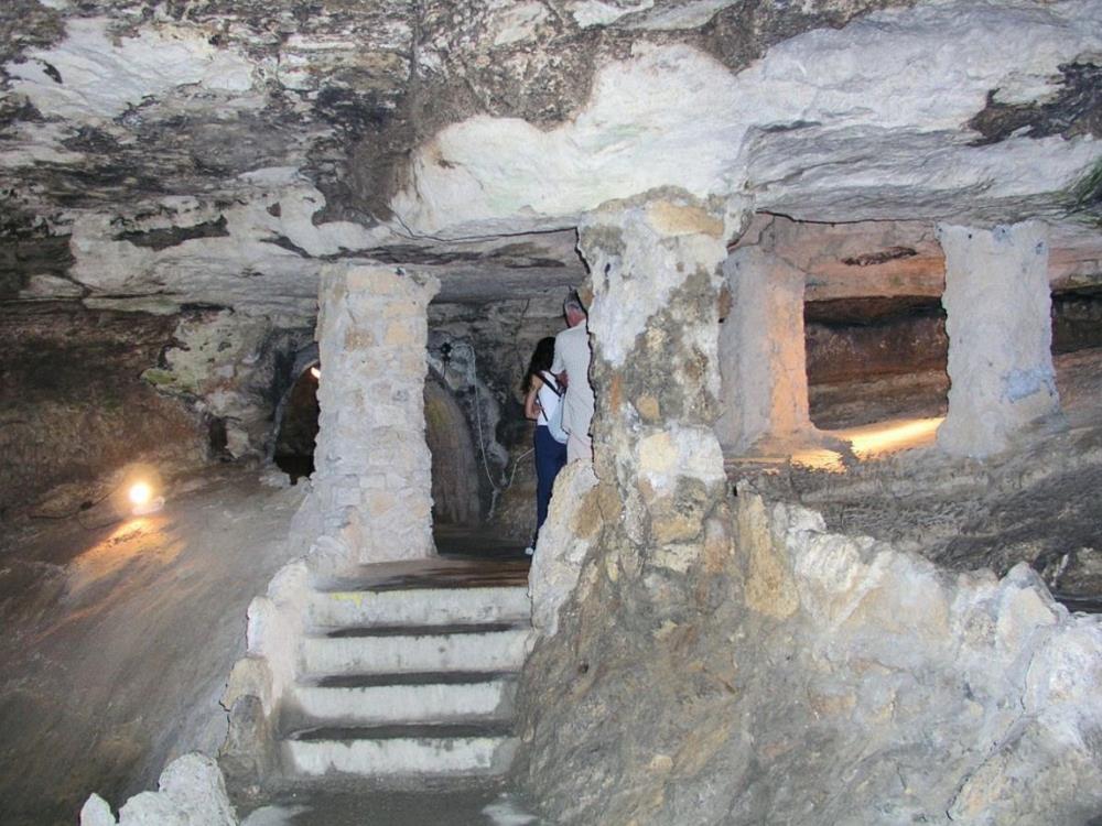 bojnicka_hradna_jaskyna Bojnická hradná jaskyňa | Sprístupnené jaskyne | Jaskyne