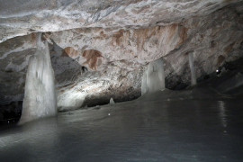 Dobšinská ľadová jaskyňa, foto dariusz woźniak - vlastné dielo, CC BY-SA 3.0, https://commons.wikimedia.org/w/index.php?curid=20125643